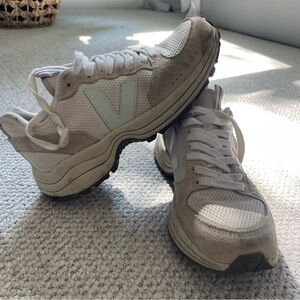 veja sneakers - size 6